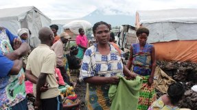 Livsvillkoren är svåra i flyktinglägret Mugunga, östra Kongo-Kinshasa, och kvinnor löper stor risk att bli utsatta för våldtäkt.