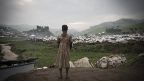 En flicka i flyktinglägret Rubaya i Masisi, Norra Kivuprovinsen.