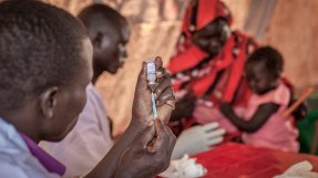 Bilden är från vaccinationskampanjen i flyktinglägret Yida i Sydsudan 2013. FOTO: Yann Libessart