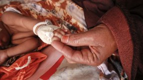 <p>Läkaren Ida Moberg tar hand om de sista patienterna innan det är dags att lämna Kongo-Kinshasa. </p>
Läkaren Ida Moberg tar hand om de sista patienterna innan det är dags att lämna Kongo-Kinshasa.