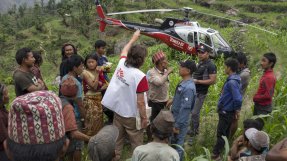 När Nepal drabbades av en jordbävning satte vi snabbt in akutinsatser för att ge drabbade människor sjukvård.