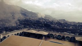 <p>Staden Taiz i Jemen under ett luftangrepp.</p>
Staden Taiz i Jemen under ett luftangrepp.