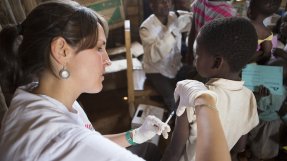 Under det senaste utbrottet har vi vaccinerat över 300 000 barn i Katanga-provinsen i Kongo-Kinshasa. Under det senaste utbrottet har Läkare Utan Gränser vaccinerat över 300 000 barn i Katanga-provinsen i Kongo-Kinshasa.