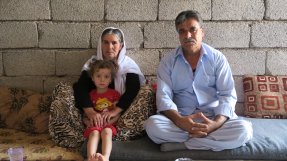 Hadji Charmeed och hans familj i det provisoriska boendet. Hans familj har flytt från Sinjar i norra Irak. 