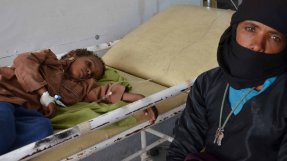 <p>Fyraåriga Yehya Abdullah får vård i vårt kolerabehandlingscenter.</p>
Fyraåriga Yehya Abdullah får vård i vårt kolerabehandlingscenter.