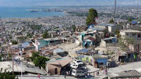 <p>Utsikt över Martissant, en av de största slumområderna i Haitis huvudstad Port-au-Prince.</p>
Utsikt över Martissant, en av de största slumområderna i Haitis huvudstad Port-au-Prince.