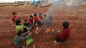 <p>Fler än 200 000 människor har tvingats fly nordvästra Syrien. </p>
Fler än 200 000 människor har tvingats fly nordvästra Syrien.