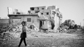 Raqqa, Syrien, är nästan helt förstört, stora delar av staden är raserade. 