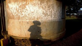 Diskriminering av sexuella minoriteter i Uganda har lett till att allt fler homosexuella slutar skydda sig vid sexuella kontakter och överger sin behandling mot hiv.