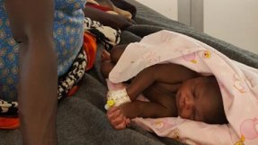 Första barnet som föddes på nya sjukhuset i Doro, Sydsudan.