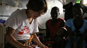 Roslyn Brooks, läkare från Australien som arbetar på Läkare Utan Gränsers sjukhus i Lankien, Sydsudan