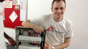 <p>Tautvydas "Totte" Rindzevicius på uppdrag som elektriker i Nigeria. </p>
Tautvydas "Totte" Rindzevicius