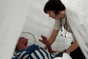 Vår personal på plats i Kap Verde år 2009 efter att landet drabbats av sitt första utbrott av denguefeber.