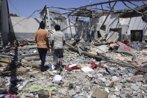 Flyktingförvaret i Tajoura, Libyen, efter flygräden som dödade uppemot 60 personer som var inlåsta