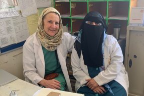 Charlotta med en nationell kollega