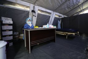 Avdelningen för bekräftade eller misstänkta fall av covid-19 på ett av sjukhusen Läkare Utan Gränser stöttar nordvästra Syrien
