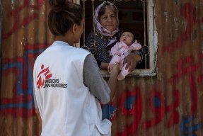 Genom vårt hälsofrämjare arbete på den grekiska ön Samos arbetar för att sprida information om psykisk ohälsa, covid-19 och tillgång till medicinsk vård.