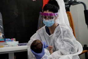 När Morialägret brann ner på den grekiska ön Lesbos var den lilla bebisen bara tio dagar gammal.