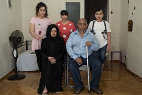 För tre år sen kom 60-årige Hazem tillsammans med sin fru och deras tre barn från Irak till Grekland. 
