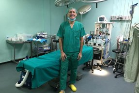 Kirurgen Morten Kildal i operationssalen i Gaza, Palestina.