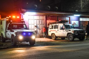 Ambulanser utanför kliniken i Mathare, Kenya.