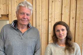 Logistikern och ribbåtsföraren Janne Malmström tillsammans med Tove Tikkanen Jönn.