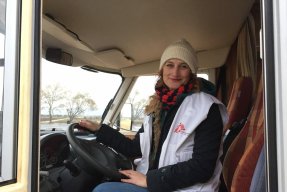 Anna Sjöblom i den mobilia kliniken i Idomeni Grekland där Läkare Utan Gränser ger sjukvård till männiksor på flykt.