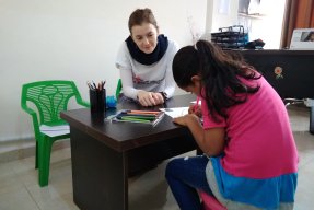 Psykologen Kateřina Šrahulková i Jordanien.Psykologen Kateřina Šrahulková arbetar med att hjälpa flyktingbarn och deras familjer i Jordanien.