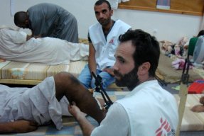 Vår personal vittnar om tortyr i samband med förhör utanför fängelser i Misrata.