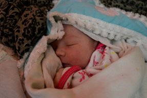 På vårt sjukhus i Khost, Afghanistan, har vi i genomsnitt fler än 60 förlossningar varje dag. 