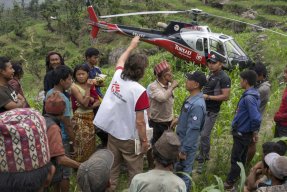När Nepal drabbades av en jordbävning satte vi snabbt in akutinsatser för att ge drabbade människor sjukvård.