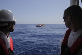 Vårt team ombord på fartyget Dignity deltar i våra sök- och räddningsoperationer. Foto: Agus Morales/MSF