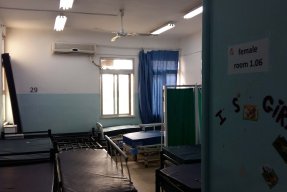 Skadade från Syrien kan inte längre söka vård i Jordanien efter att gränsen stängts mot södra Syrien. 