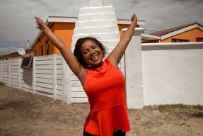 Sinethemba, från Sydafrika, är 16 år och har multiläkemedelsresistent tuberkulos. 
