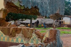 En gata i Bangassou, Centralafrikanska republiken. 