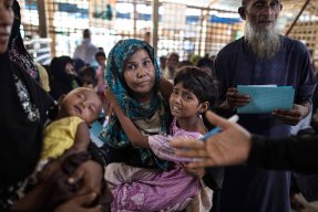 Rohinger på vår temporära klinik i Kutupalong, Bangladesh vid gränsen mot Myanmar.