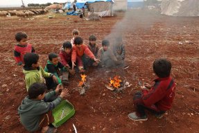 Fler än 200 000 människor har tvingats fly nordvästra Syrien. 