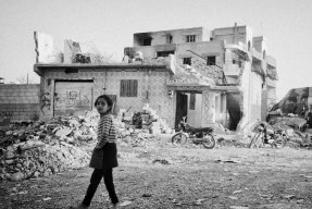 Raqqa, Syrien, är nästan helt förstört, stora delar av staden är raserade. 