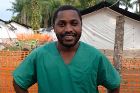 Patient Muhindo Kamavu, sjuksköterska som arbetar med ebolautbrottet i Nordkivu, Kongo-Kinshasa.