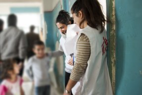 Vera Atarodi arbetade som kulturtolk i Läkare Utan Gränsers projekt för människor på flykt på Leros, Grekland. 