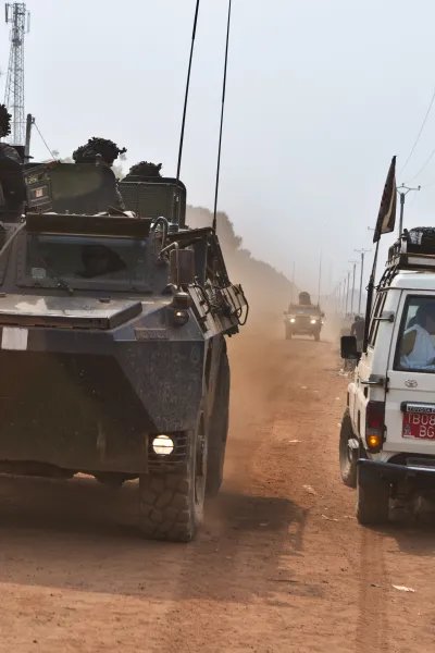 En bil på väg till Castorsjukhuset i Bangui, Centralafrikanska Republiken