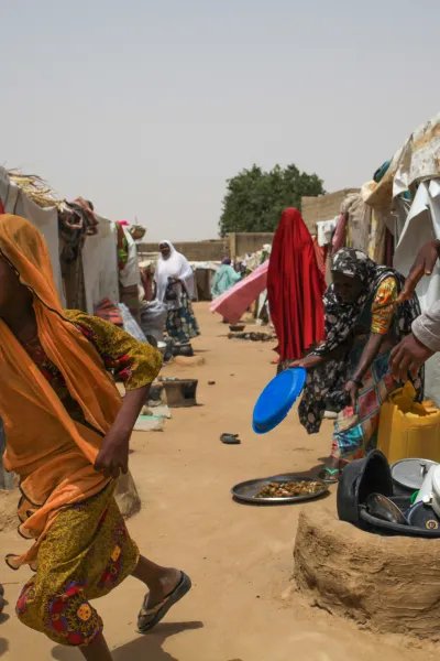 Barn leker i ett läger i Maiduguri