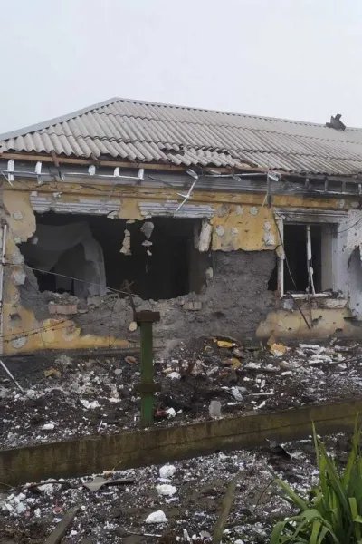 Bostadshus i Mariupol, Ukraina, som skadats av beskjutning.