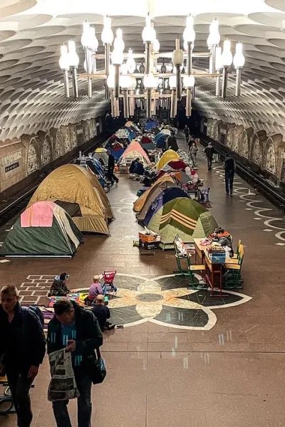 En tunnelbanestation i Charkiv, Ukraina, där Läkare Utan Gränser ger vård och stöd.