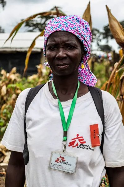 Atija Bacar bor och arbetar som traditionell barnmorska i ett läger för internflyktingar i Mueda i Cabo Delgado, Moçambique. 
