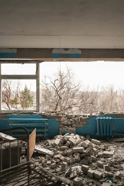 Ett förstört sjukhusrum i Ukraina.
