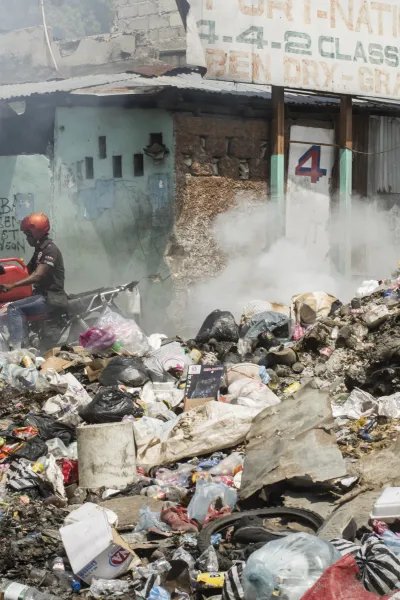 Sopor och bråte på gatorna i Port-au-Prince