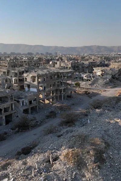Sönderbombad stadsmiljö i Östra Ghouta