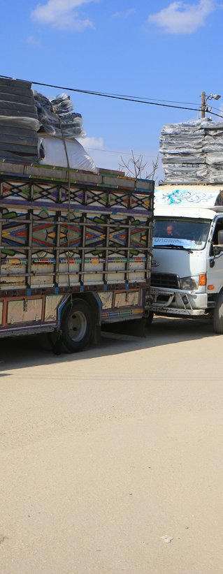 Lastbilar med förnödenheter anländer till Syrien