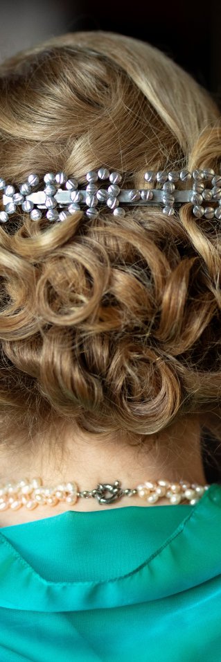 Ett hårspänne med texten "XDRTB" på sig.